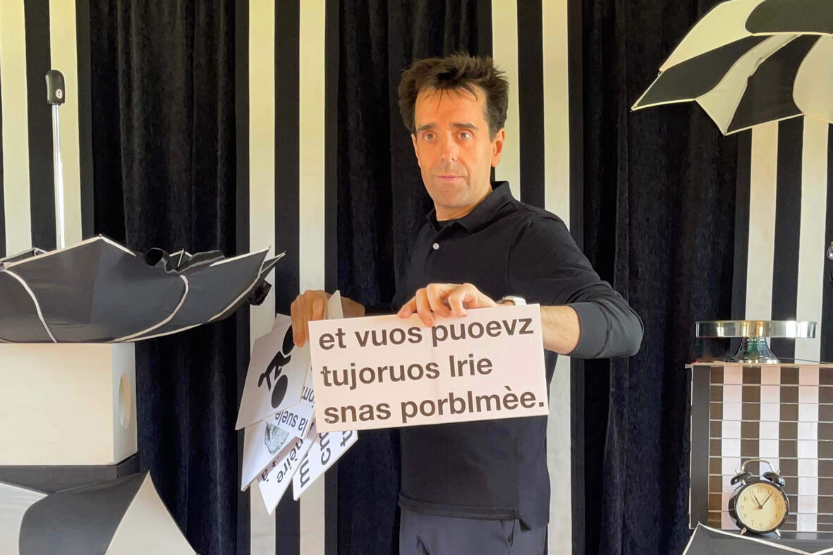 TacticOptik Monsieur Fred présente un spectacle interactif de magie et d’illusions d’optique, avec un décor adapté pour enfants et familles