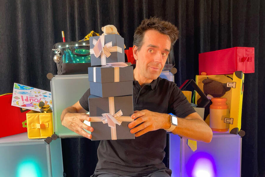 Zouick, Fouick, Touick ! Le Running, gag, fait partie intégrante de ce spectacle, joyeux où les émotions prennent une vie avec l'imagination des enfants pendant les représentations, en médiathèque dans le nord de la France