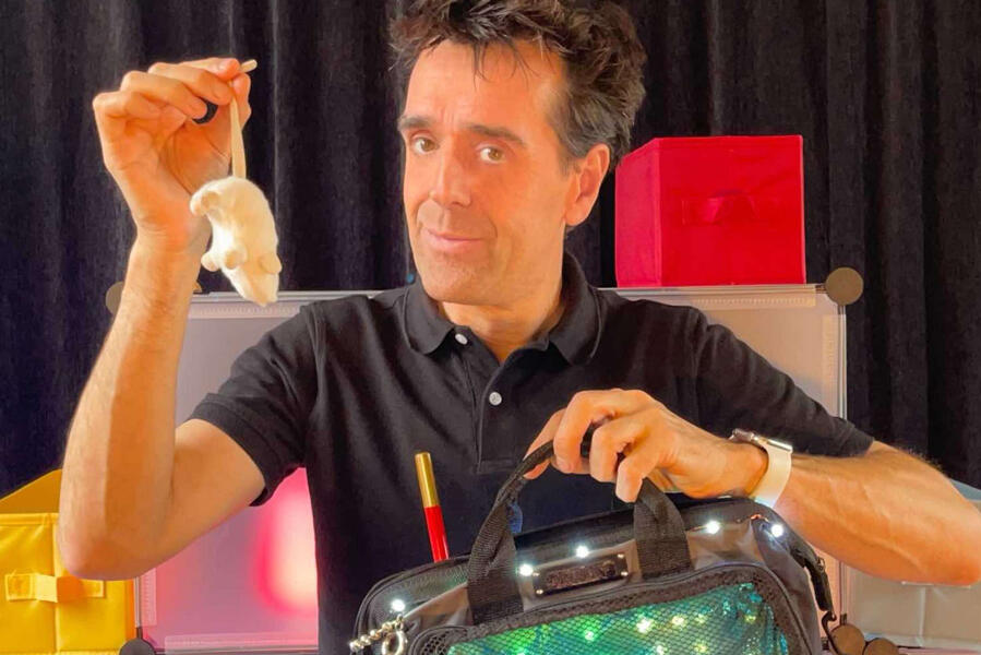 Zouick, Fouick, Touick ! « Monsieur Fred pendant le spectacle "Zouick Fouick Touick" »