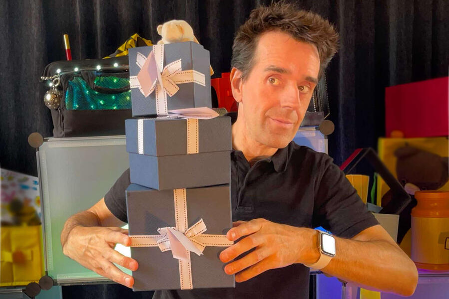Zouick, Fouick, Touick ! Le Running, gag, fait partie intégrante de ce spectacle, joyeux où les émotions prennent une vie avec l'imagination des enfants pendant les représentations, en médiathèque dans le nord de la France